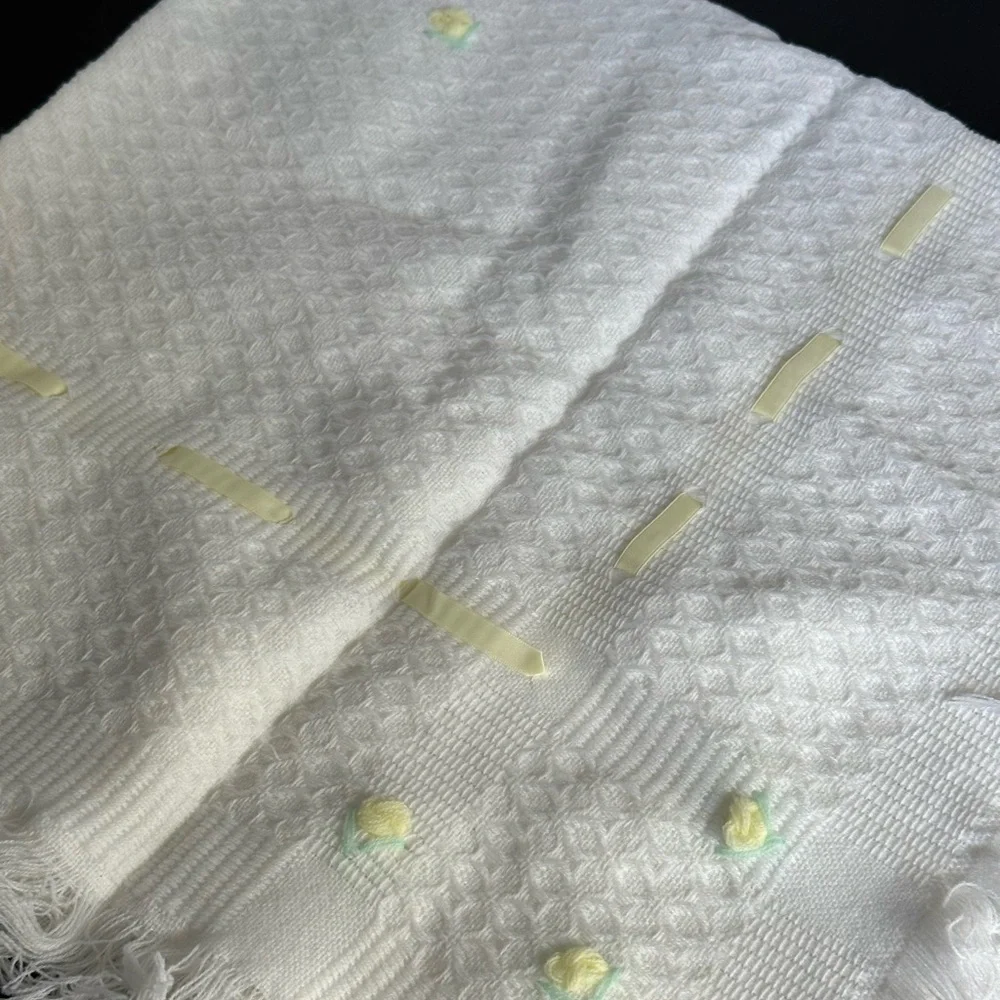 Vintage Half Moon Knit Acrylic Baby Blanket‎ White Yellow Ribbon Yellow Roses